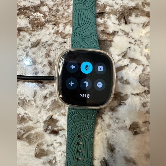 Fit bit versa 3. In great condition.